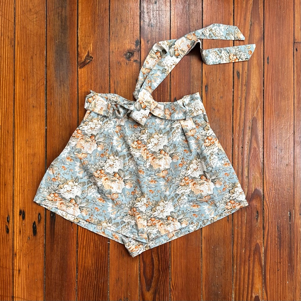 NWOT SHEIN flowy floral tie belt cuffed shorts Small